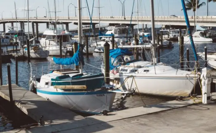 What is it Called When A Boat is Parked? 1 Difference-between-dock-anchor-moor-tie-off-700x432
